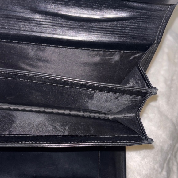 Elegant Black Leather Clutch with Gold Lock Y2K 2000 - Picture 11 of 14